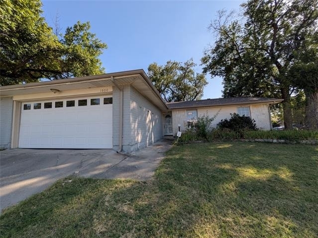1800 Fernwood Circle - Photo 1