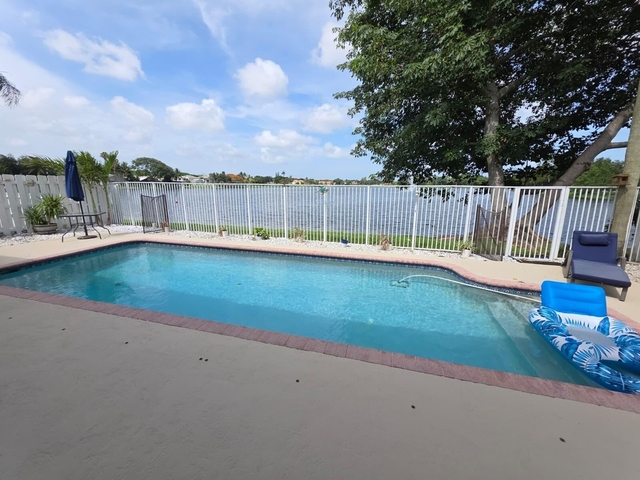 5220 Nw 53rd Avenue - Photo 1