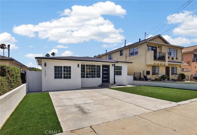 1223 W 23rd - Photo 1