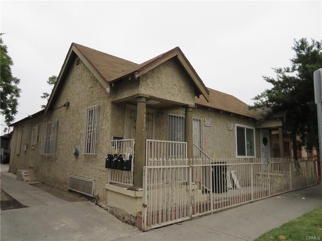3923 S South  Normandie Avenue - Photo 1