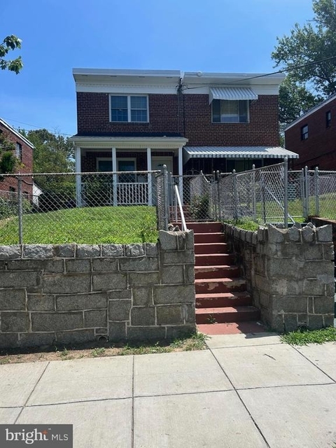 36 58th Street Se - Photo 1