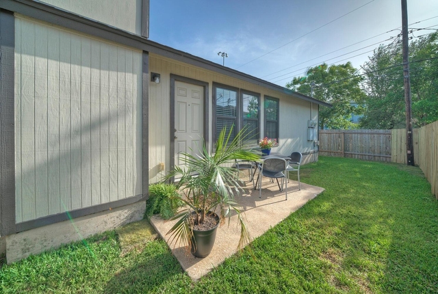 1004 Hyridge St - Photo 1