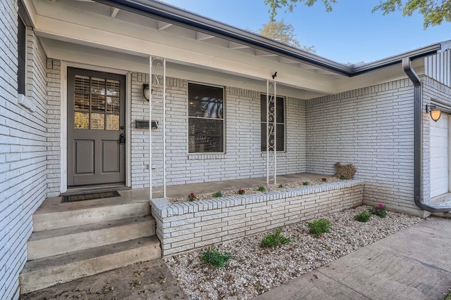 210 College St - Photo 1