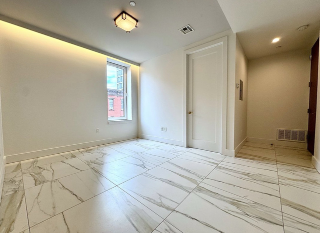 Boerum Street - Photo 1