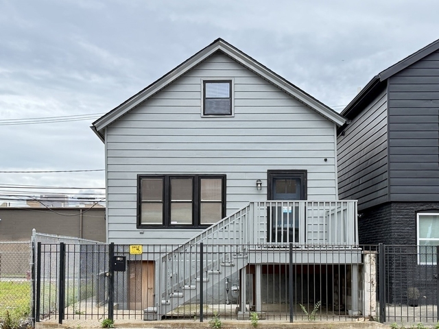 1933 W Grand Avenue - Photo 1