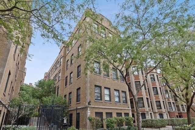 626 W Waveland Avenue - Photo 1
