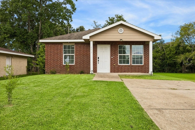 2617 29th Avenue N - Photo 1