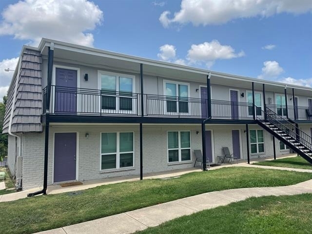 2200 W Lowden Street - Photo 1