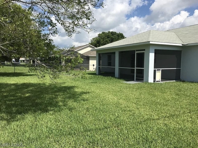 532 Se 27th Street - Photo 1