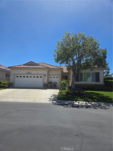 1704 Reyes - Photo 1
