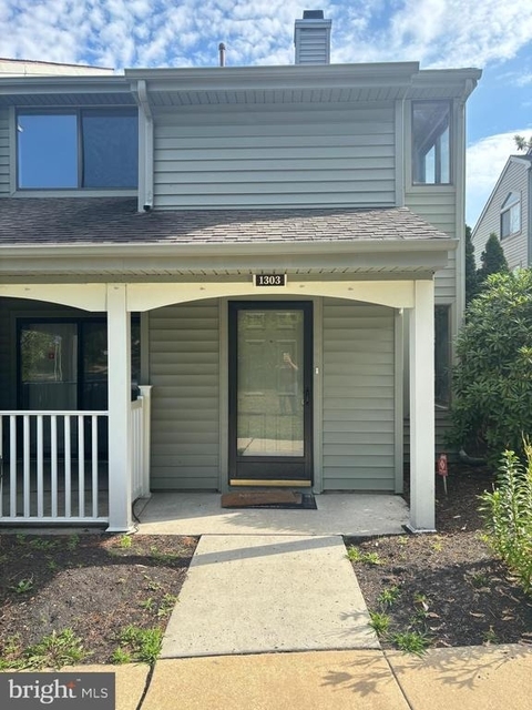1303 Roberts Way - Photo 1