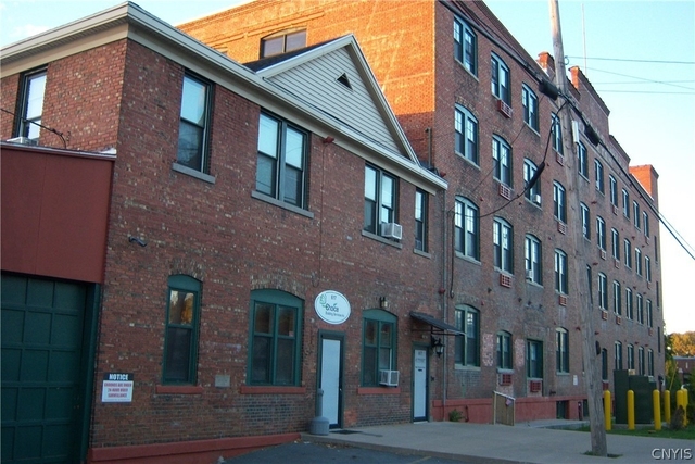 617 E Hiawatha Boulevard - Photo 1