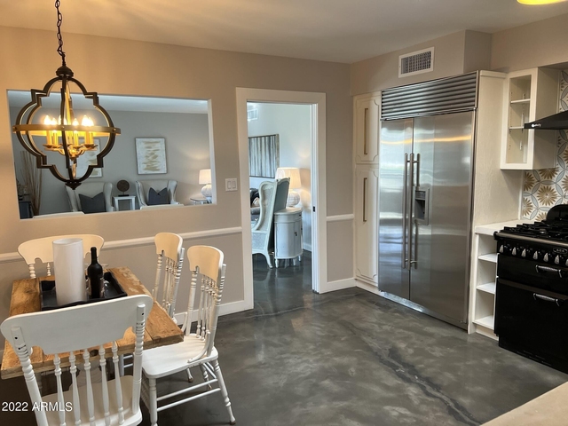 1273 E Maryland Avenue - Photo 1