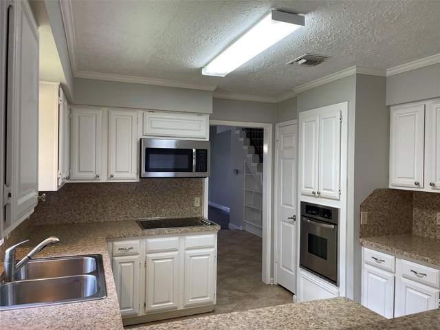 3118 Redcliff Drive - Photo 1
