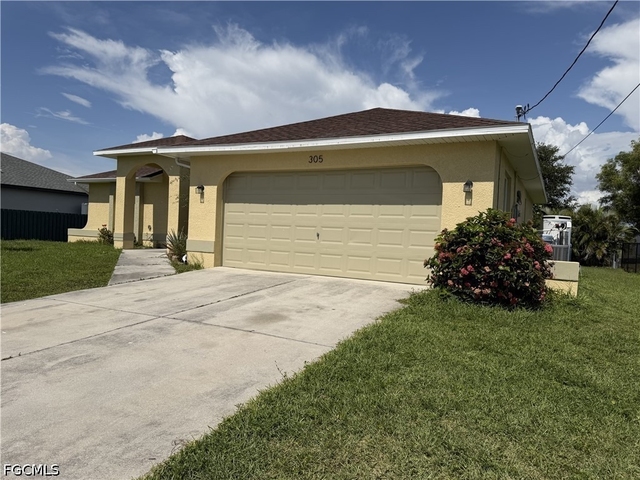 305 Nw 22nd Place - Photo 1