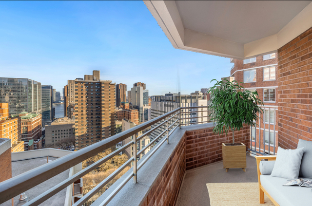 520 2nd Avenue - Photo 1