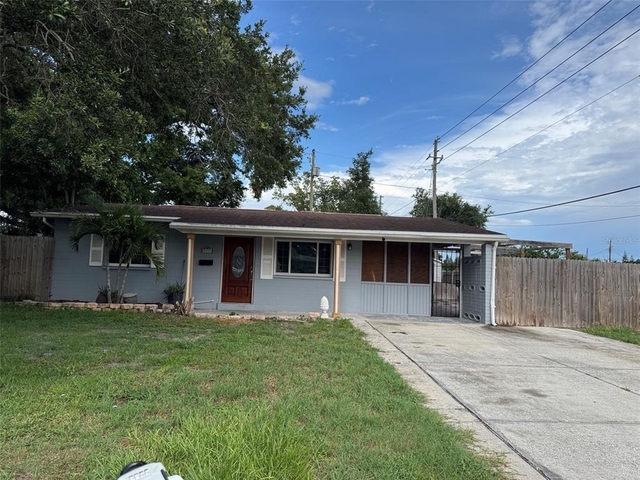 9401 57th Street N - Photo 1