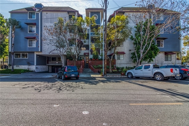 730 W 4th Street - Photo 1