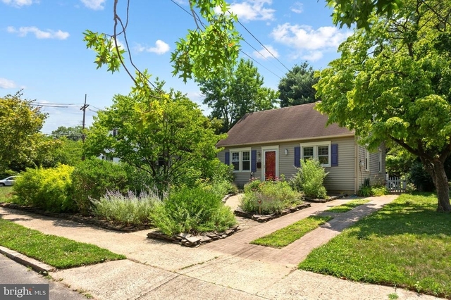 112 Cambridge Avenue - Photo 1