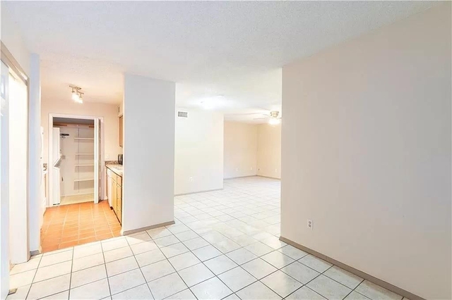 402 N Fredericksburg St - Photo 1