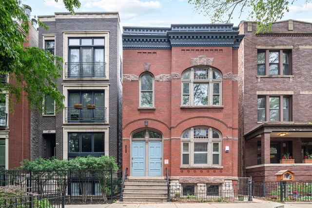 825 N Winchester Avenue - Photo 1