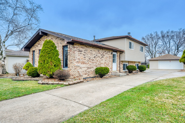 7642 W 92nd Place - Photo 1