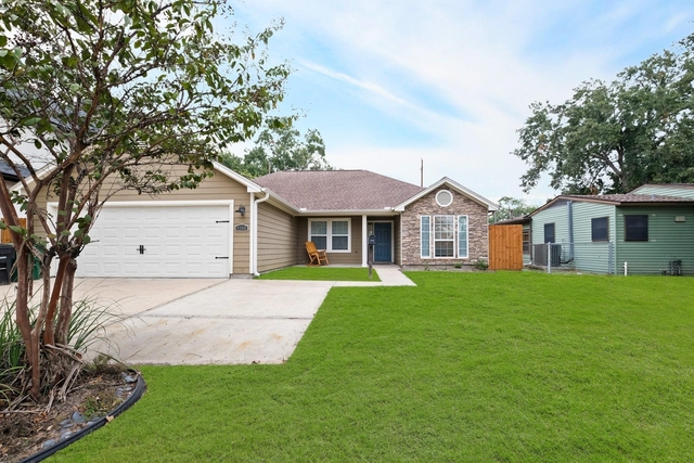 1504 W 43rd Street - Photo 1
