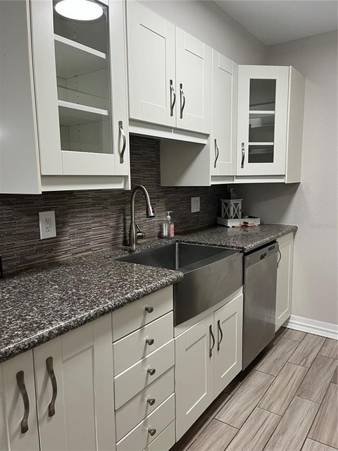 528 Golden Raintree Place - Photo 1