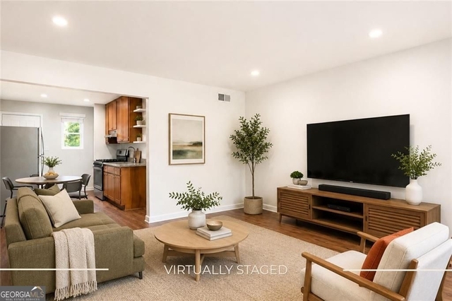 3203 E Point Street - Photo 1