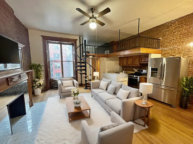 327 West 88th Street, New York - Photo 1