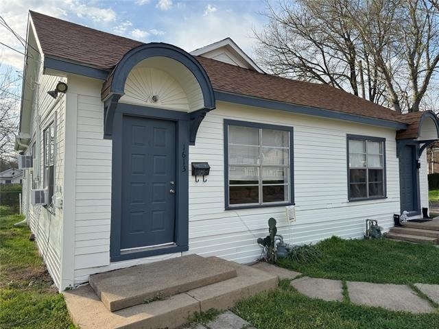 1613 Park Street - Photo 1