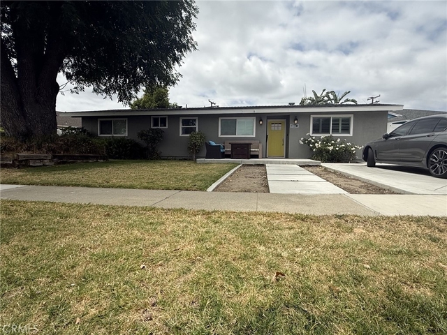 2447 Clarke - Photo 1