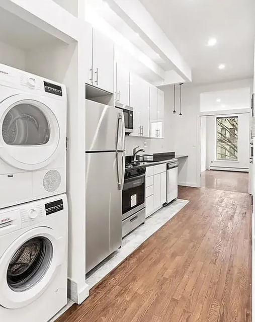 551 Manhattan Avenue - Photo 1