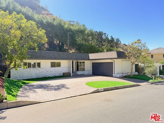 2000 San Ysidro Drive - Photo 1