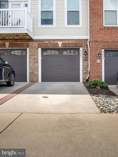 42243 Canary Grass Square - Photo 1