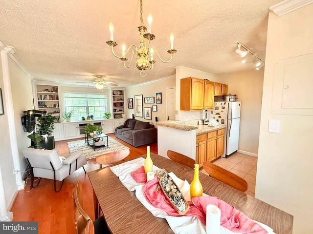 1616 W Abingdon Drive W - Photo 1