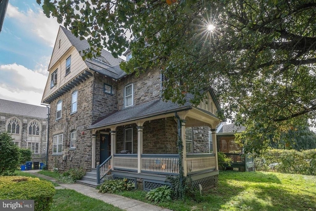 304 W School House Lane - Photo 1