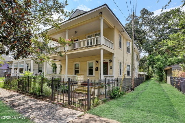 424 E 6th Street - Photo 1