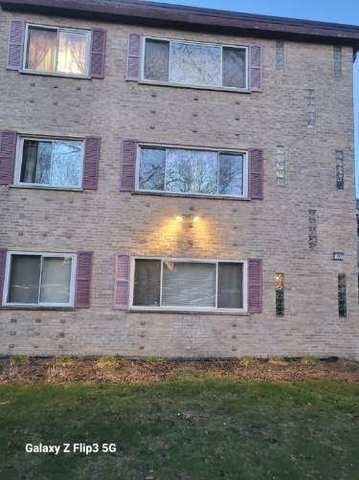 7227 N Ridge Boulevard - Photo 1