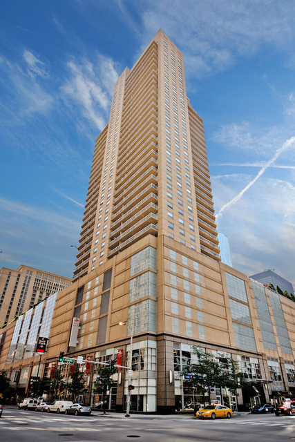 545 N Dearborn Street - Photo 1