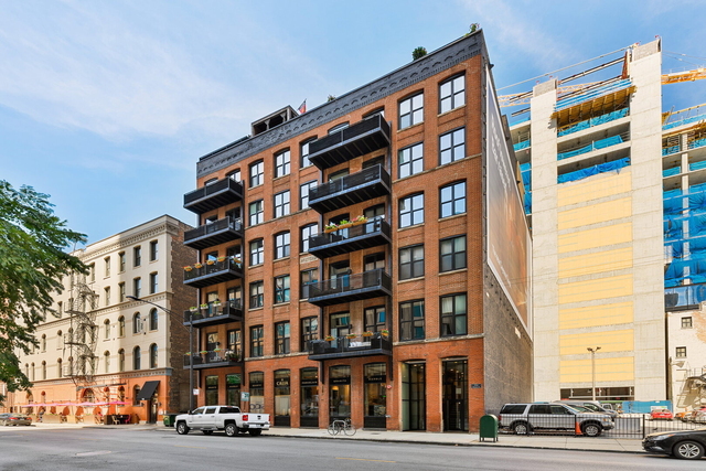 154 W Hubbard Street - Photo 1