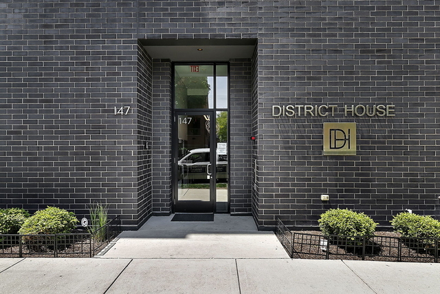 147 N Euclid Avenue - Photo 1