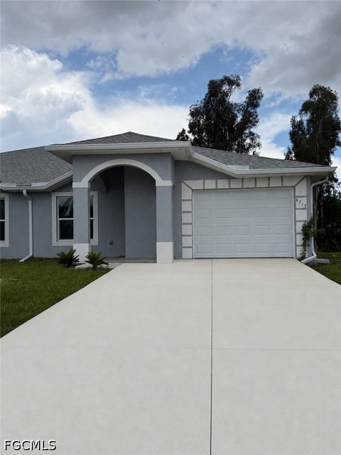 4715 26th Street Sw - Photo 1