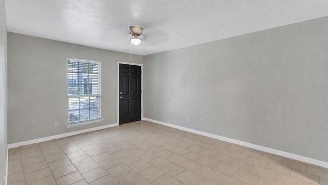 122 E Crosstimbers Street - Photo 1