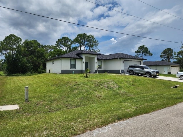 1405 Unice Avenue N - Photo 1
