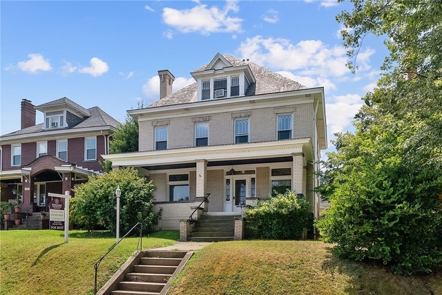 1306 Ridge Ave - Photo 1
