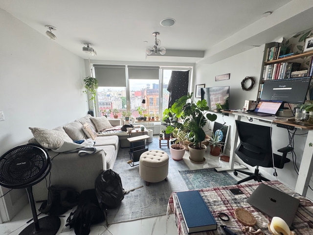 977 Manhattan Avenue - Photo 1