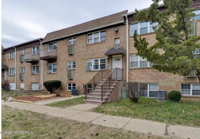 124 College Drive - Photo 1