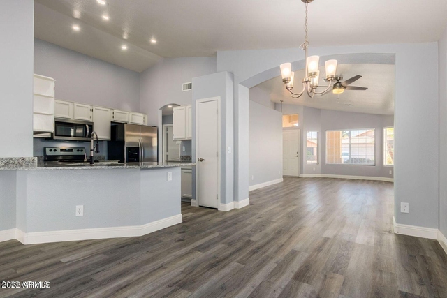 109 W Helena Drive - Photo 1