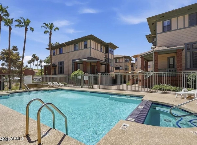 724 S Beck Avenue - Photo 1